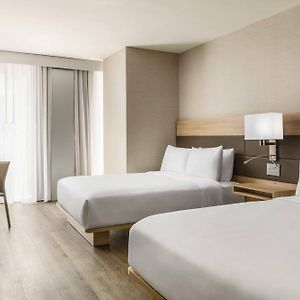 Upper Floors Queen Room